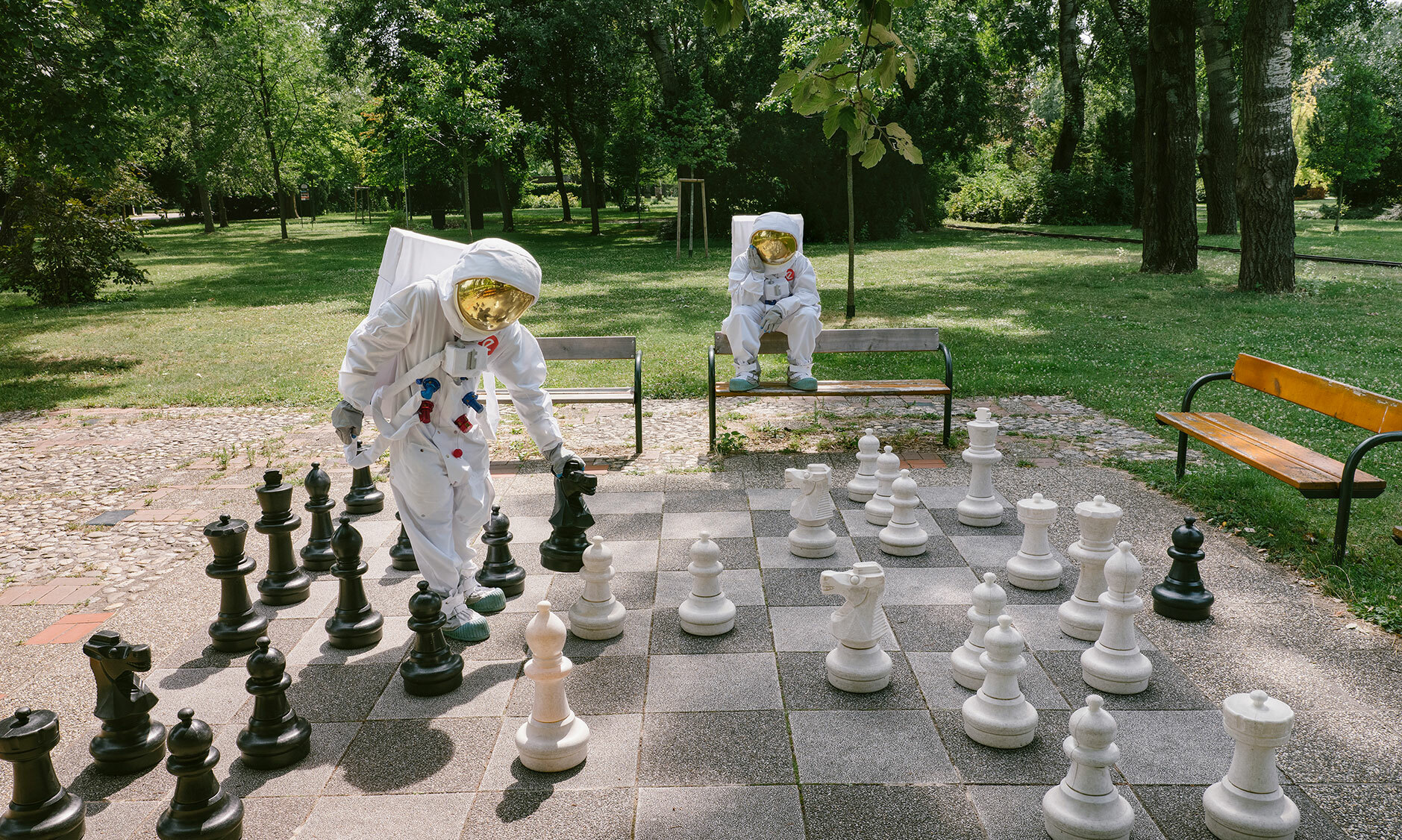 B2 B Astronaut Schachspielen